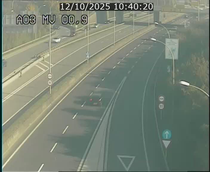 Traffic live webcam Luxembourg Croix de Gasperich - A3 - BK 0.4 - direction Luxembourg