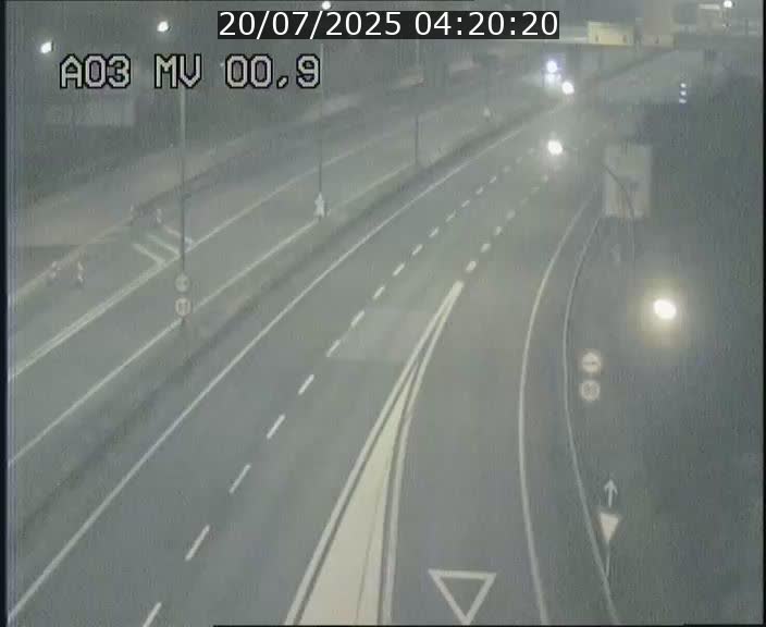 Traffic live webcam Luxembourg Croix de Gasperich - A3 - BK 0.4 - direction Luxembourg