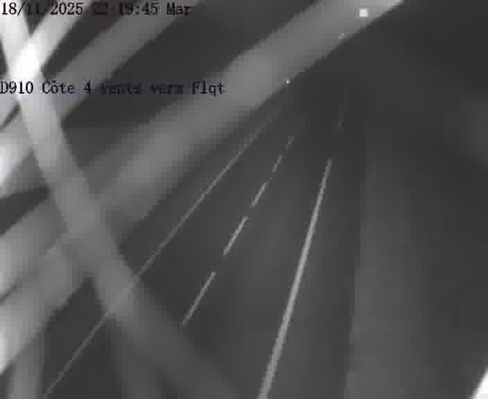 Webcam sur la D910 située dans la Côte des 4 vents. Vue orientée vers le haut de la côte, vers Faulquemont