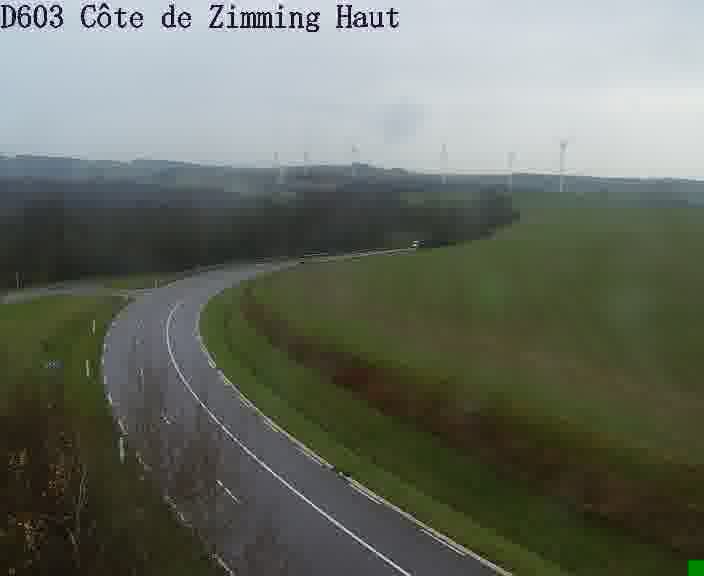 Webcam sur la D603 située en haut de la Côte de Zimming. Vue orientée vers Saint-Avold.