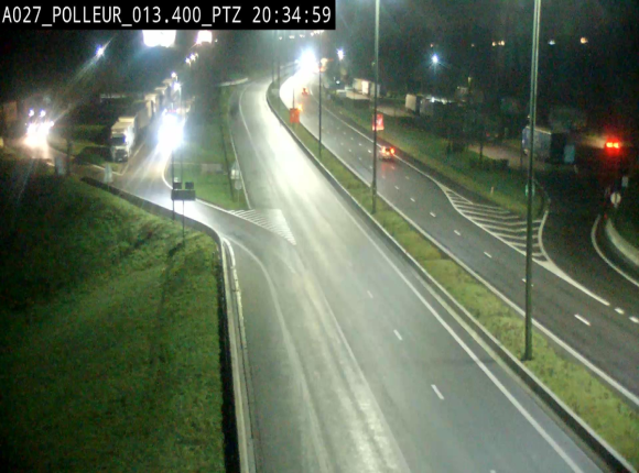 Webcam A27/E42 avec vue sur le parking de l'aire de Polleur, après le Viaduc de Polleur à Theux. Vue orientée vers Liège
