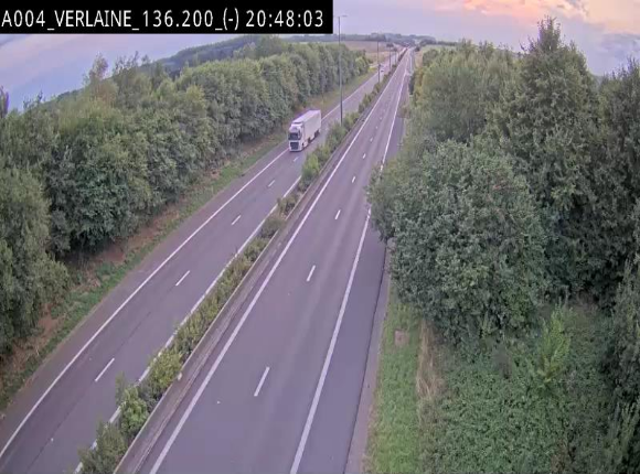 Webcam sur l'E411 à hauteur du pont surplombant la N40, à proximité de la sortie 26 Verlaine - Libramont-Chevigny. Vue orientée vers Namur
