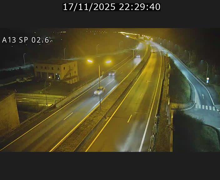 Traffic live webcam Luxembourg Sanem - A13 direction Pétange - BK 2.6