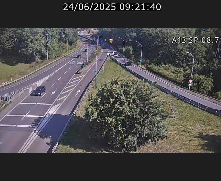 Traffic live webcam Luxembourg Jonction Lankelz - A13 direction Pétange - BK 8.7 