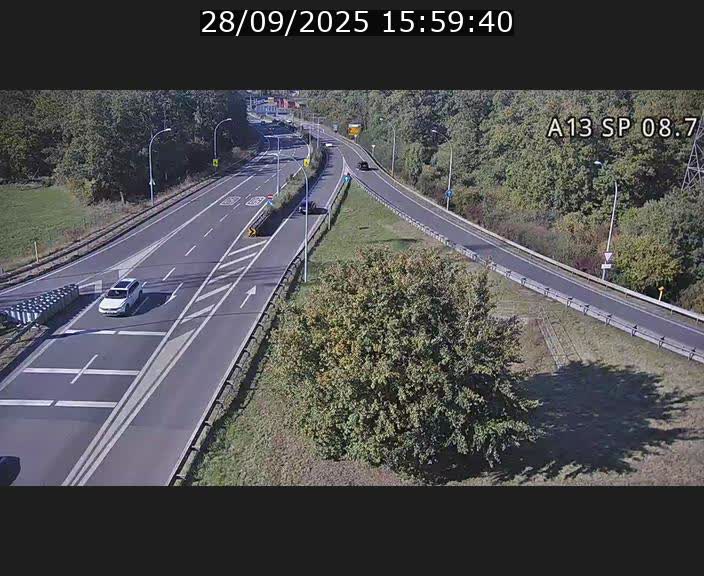 Traffic live webcam Luxembourg Jonction Lankelz - A13 direction Pétange - BK 8.7 