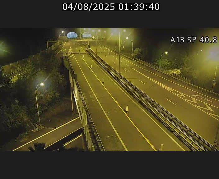 Webcam avec vue sur l'entrée côté allemand du tunnel Markusbierg à Schengen. Vue orientée vers le tunnel et Bettembourg