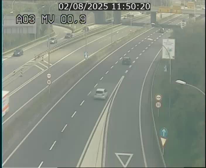 Traffic live webcam Luxembourg Croix de Gasperich - A3 - BK 0.4 - direction Luxembourg