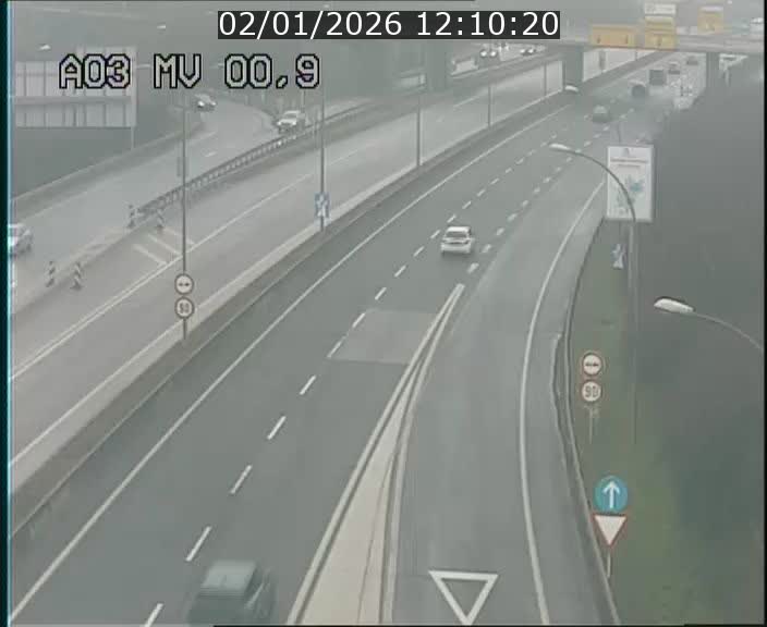 Traffic live webcam Luxembourg Croix de Gasperich - A3 - BK 0.4 - direction Luxembourg