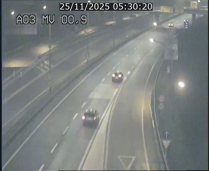 Traffic live webcam Luxembourg Croix de Gasperich - A3 - BK 0.4 - direction Luxembourg