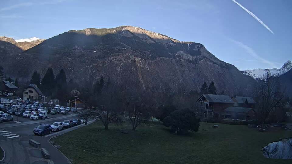 Webcam au niveau de la mairie du village du Bourg d'Oisans, aux pieds de l'Alpe d'Huez et aux portes du parc des Écrins