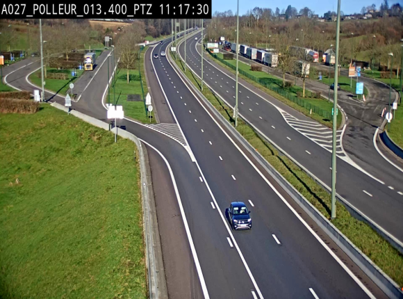 Webcam A27/E42 avec vue sur le parking de l'aire de Polleur, après le Viaduc de Polleur à Theux. Vue orientée vers Liège