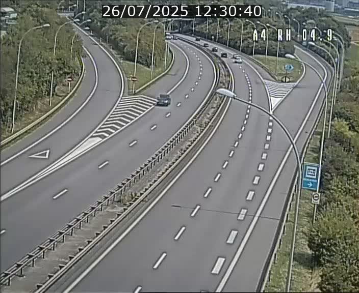 Traffic live webcam Luxembourg Leudelange - A4 - BK 4.9 - direction Luxembourg