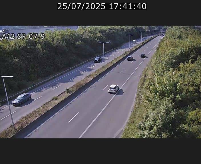 Traffic live webcam Luxembourg Jonction Lankelz - A13 direction Pétange - BK 7.9