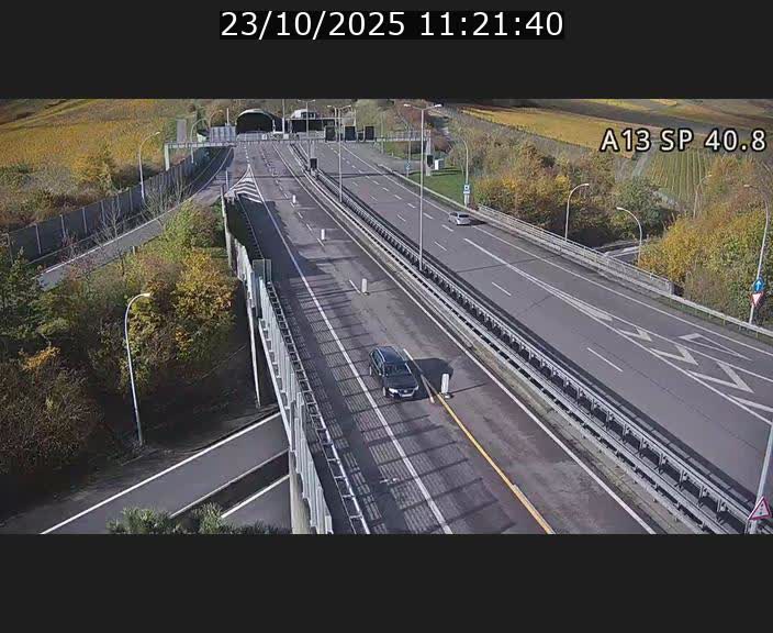 Webcam avec vue sur l'entrée côté allemand du tunnel Markusbierg à Schengen. Vue orientée vers le tunnel et Bettembourg