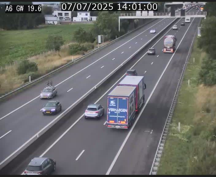 Traffic live webcam Luxembourg - Steinfort - A6 - BK 19.6 - direction Belgique