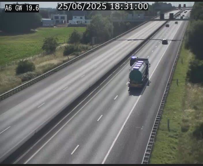 Traffic live webcam Luxembourg - Steinfort - A6 - BK 19.6 - direction Belgique