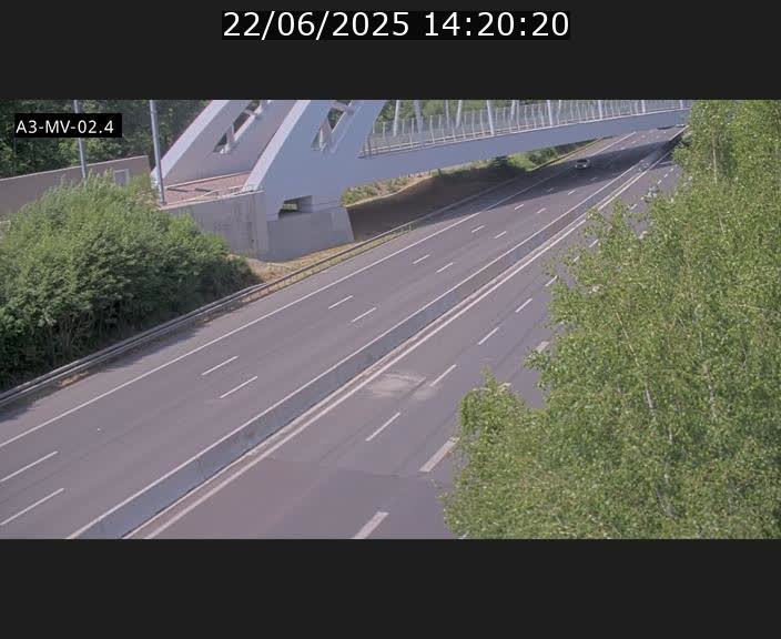 Webcam autoroute de la France (A3) au Luxembourg à Fentange, à proximité de la Croix de Gasperich. Vue orientée vers la Cloche d'Or