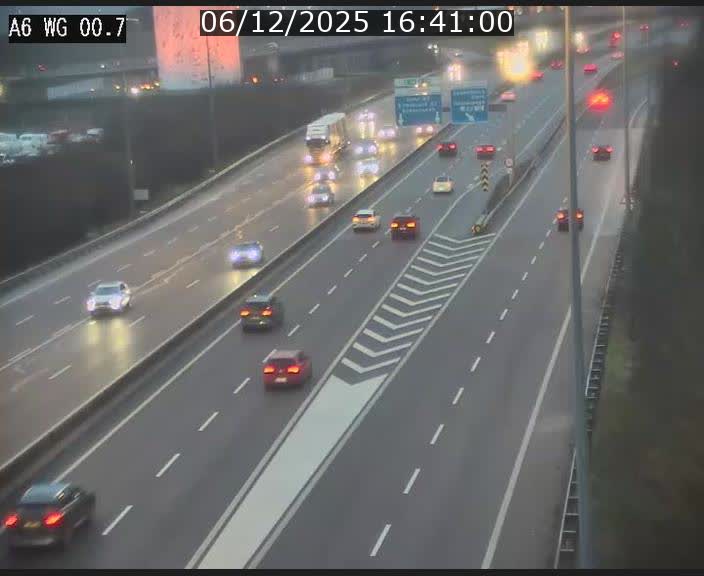 Traffic live webcam Luxembourg Croix de Cessange - A6 - BK 0.7 - direction A3 France