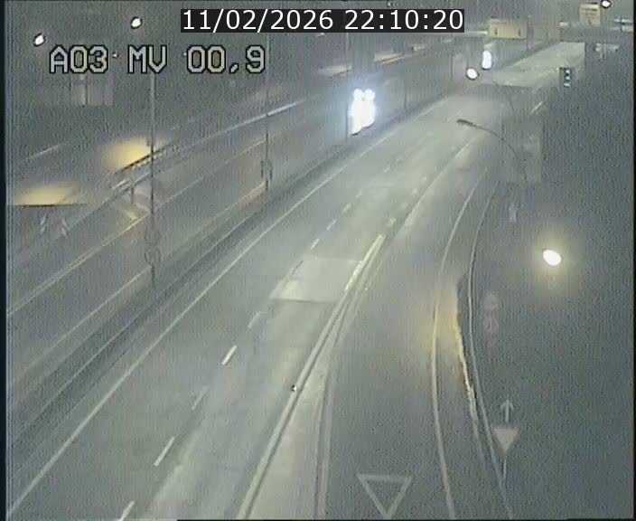 Traffic live webcam Luxembourg Croix de Gasperich - A3 - BK 0.4 - direction Luxembourg