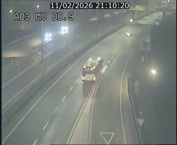 Traffic live webcam Luxembourg Croix de Gasperich - A3 - BK 0.4 - direction Luxembourg