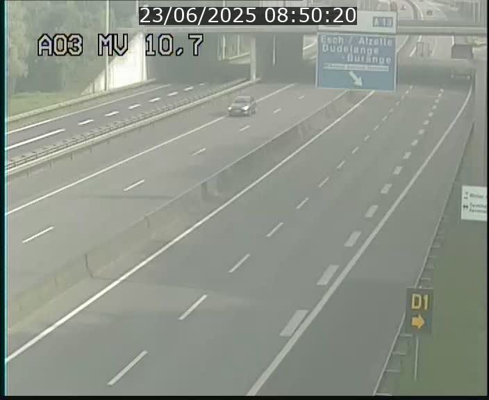 Traffic live webcam Luxembourg Croix de Bettembourg - A3 - BK 10.7 - direction France