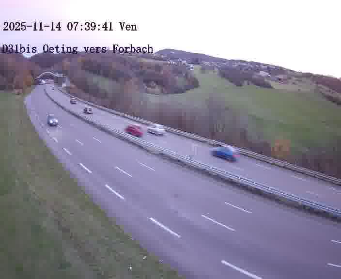 Caméra routière située sur D31bis (France) à Oeting, orientée vers Forbach, surveillant en continu la circulation locale et régionale.