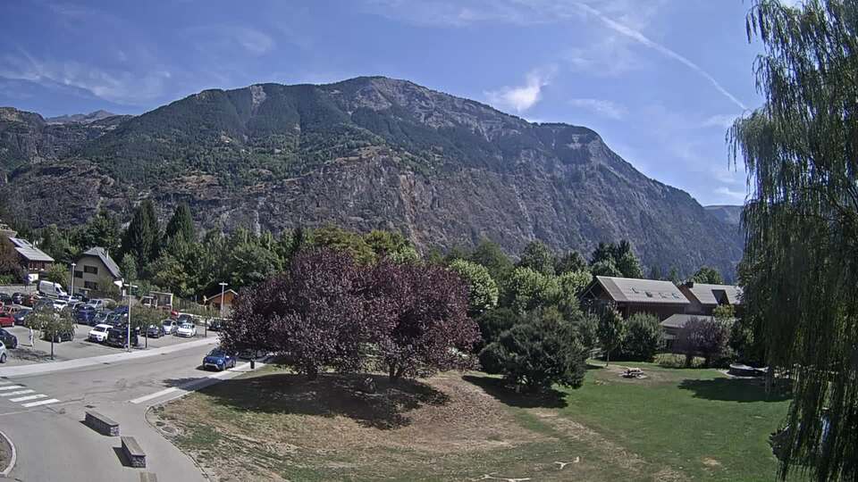 Webcam au niveau de la mairie du village du Bourg d'Oisans, aux pieds de l'Alpe d'Huez et aux portes du parc des Écrins