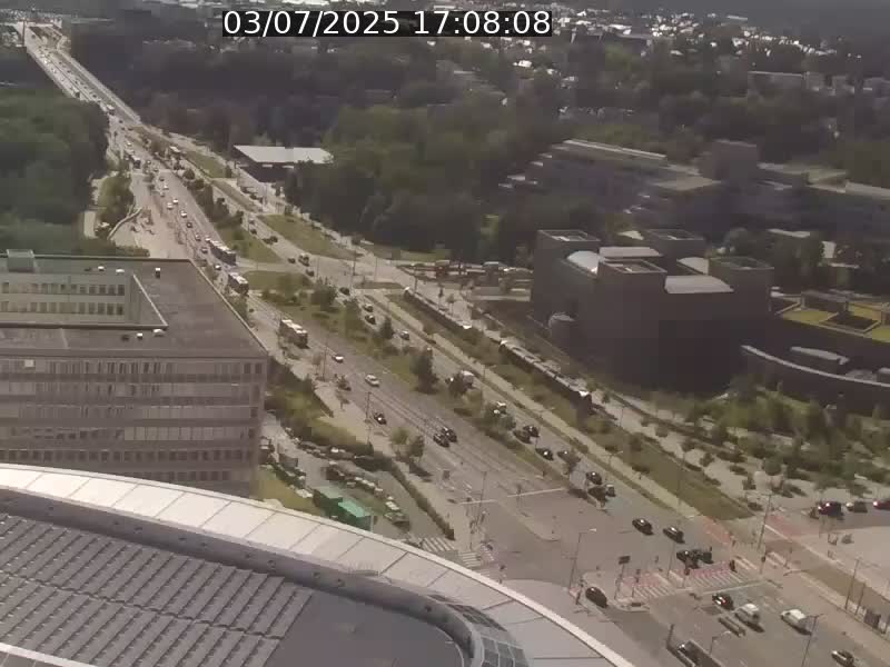 Webcam sur l'avenue John Fitzgerald Kennedy (N51) avec vue sur le Pont rouge (Pont Grande Duchesse Charlotte), l'arrêt Pfaffenthal et l'entrée du quartier Kirchberg