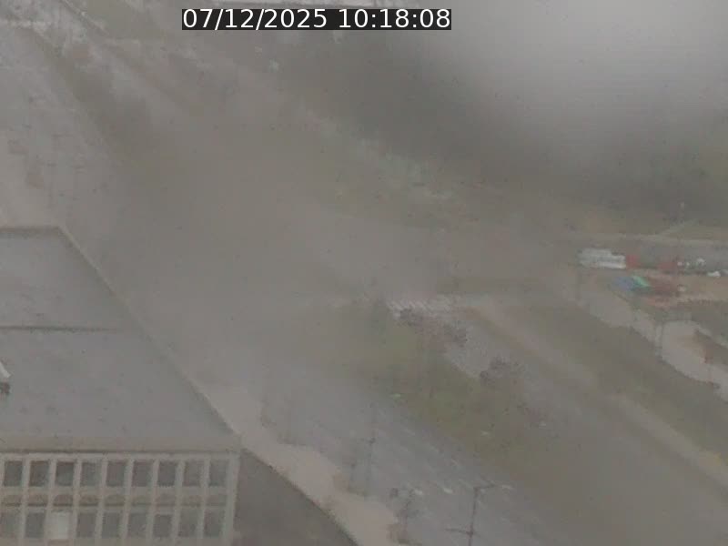 Webcam sur l'avenue John Fitzgerald Kennedy (N51) avec vue sur le Pont rouge (Pont Grande Duchesse Charlotte), l'arrêt Pfaffenthal et l'entrée du quartier Kirchberg