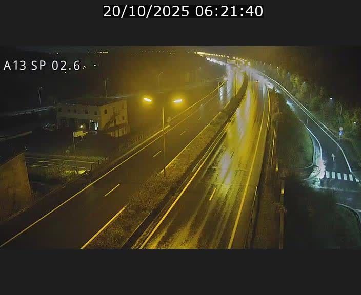 Traffic live webcam Luxembourg Sanem - A13 direction Pétange - BK 2.6