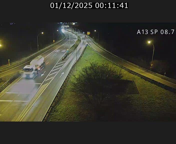 Traffic live webcam Luxembourg Jonction Lankelz - A13 direction Pétange - BK 8.7 