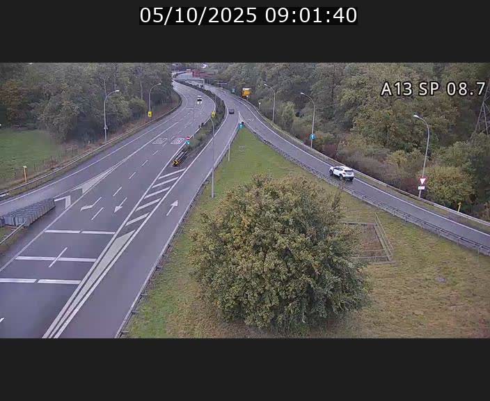 Traffic live webcam Luxembourg Jonction Lankelz - A13 direction Pétange - BK 8.7 