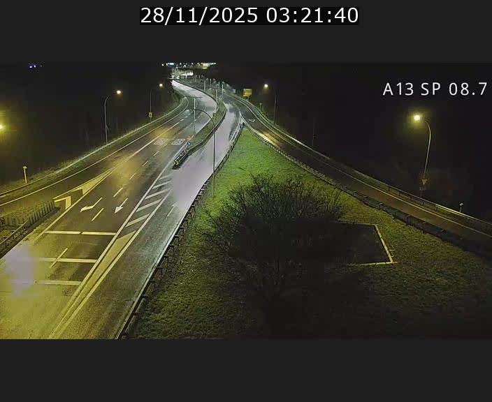Traffic live webcam Luxembourg Jonction Lankelz - A13 direction Pétange - BK 8.7 