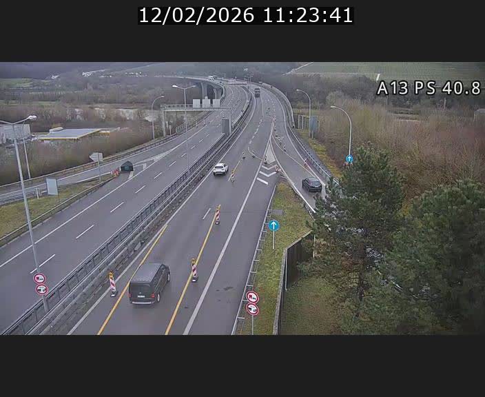 Webcam autoroute A13 à la sortie est du tunnel Markusbierg à Schengen. Vue sur le pont de la Moselle, vers l'Allemagne