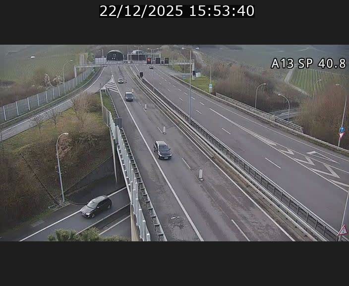 Webcam avec vue sur l'entrée côté allemand du tunnel Markusbierg à Schengen. Vue orientée vers le tunnel et Bettembourg