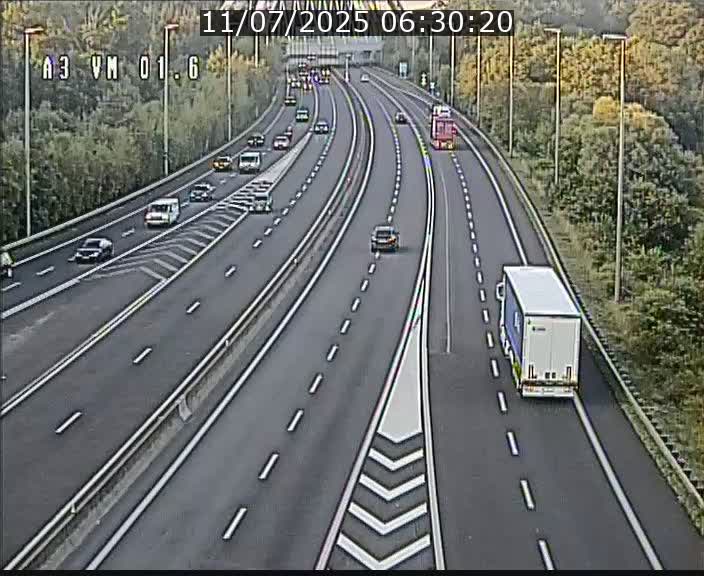 Traffic live webcam Luxembourg - Croix de Gasperich - A3 - BK 1.6 - direction France/Aire de Berchem