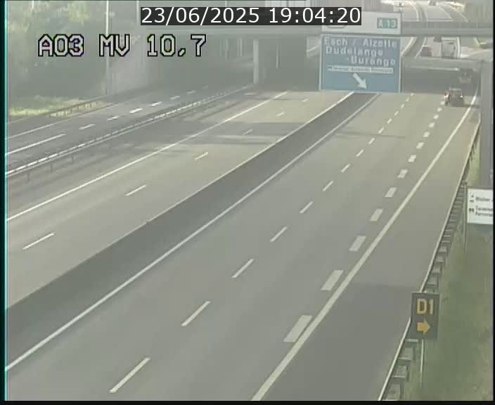 Traffic live webcam Luxembourg Croix de Bettembourg - A3 - BK 10.7 - direction France