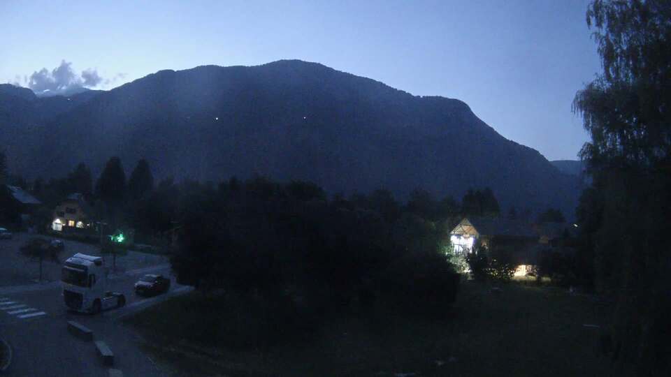 Webcam au niveau de la mairie du village du Bourg d'Oisans, aux pieds de l'Alpe d'Huez et aux portes du parc des Écrins