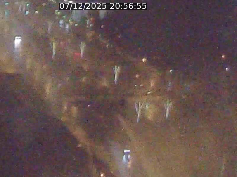 Webcam sur l'avenue John Fitzgerald Kennedy (N51) avec vue sur le Pont rouge (Pont Grande Duchesse Charlotte), l'arrêt Pfaffenthal et l'entrée du quartier Kirchberg