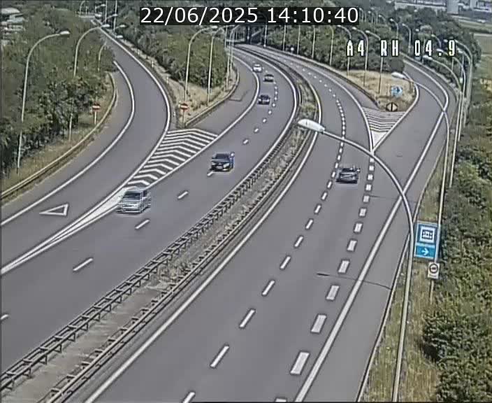 Traffic live webcam Luxembourg Leudelange - A4 - BK 4.9 - direction Luxembourg