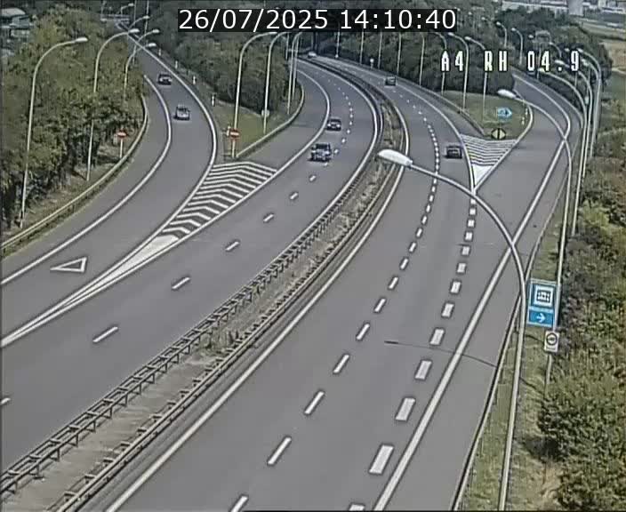 Traffic live webcam Luxembourg Leudelange - A4 - BK 4.9 - direction Luxembourg