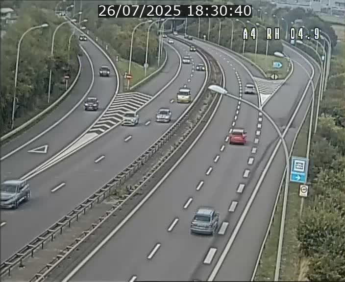 Traffic live webcam Luxembourg Leudelange - A4 - BK 4.9 - direction Luxembourg
