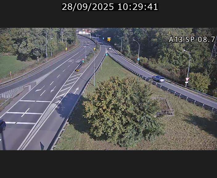 Traffic live webcam Luxembourg Jonction Lankelz - A13 direction Pétange - BK 8.7 