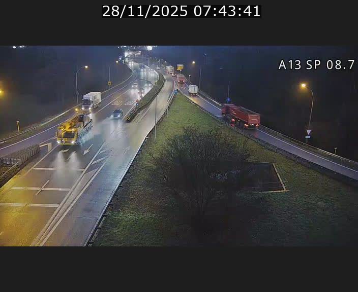 Traffic live webcam Luxembourg Jonction Lankelz - A13 direction Pétange - BK 8.7 