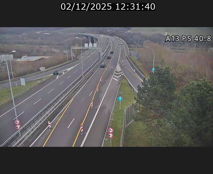 Webcam autoroute A13 à la sortie est du tunnel Markusbierg à Schengen. Vue sur le pont de la Moselle, vers l'Allemagne