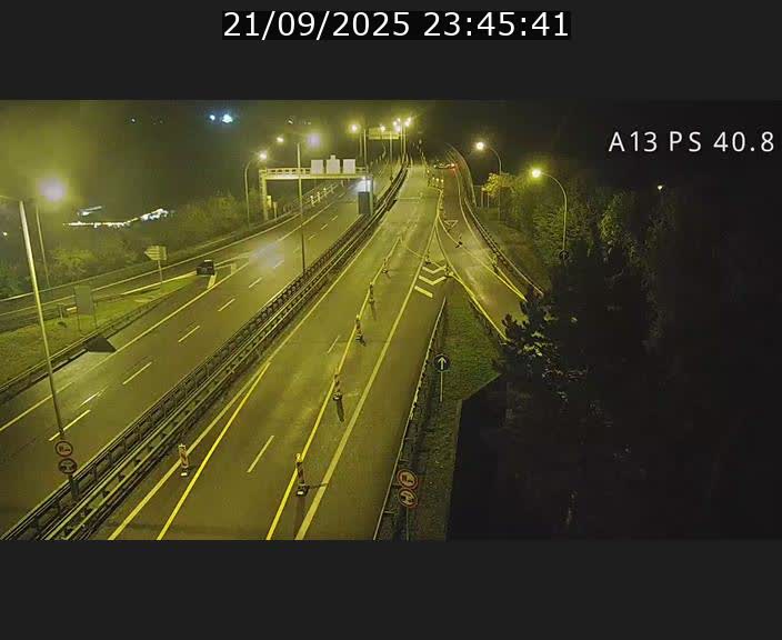 Webcam autoroute A13 à la sortie est du tunnel Markusbierg à Schengen. Vue sur le pont de la Moselle, vers l'Allemagne