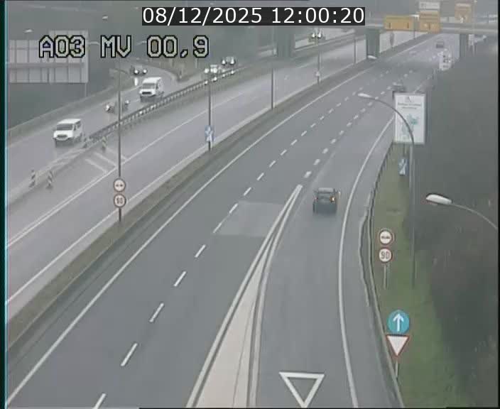 Traffic live webcam Luxembourg Croix de Gasperich - A3 - BK 0.4 - direction Luxembourg
