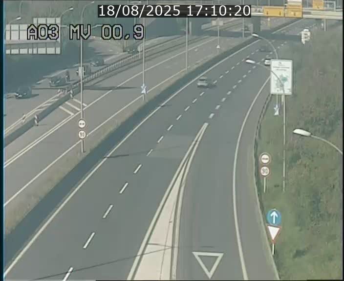 Traffic live webcam Luxembourg Croix de Gasperich - A3 - BK 0.4 - direction Luxembourg