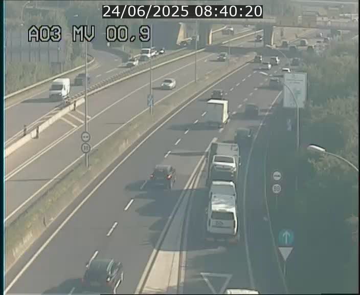 Traffic live webcam Luxembourg Croix de Gasperich - A3 - BK 0.4 - direction Luxembourg
