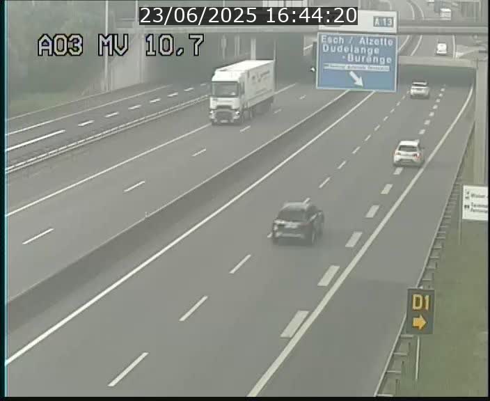 Traffic live webcam Luxembourg Croix de Bettembourg - A3 - BK 10.7 - direction France